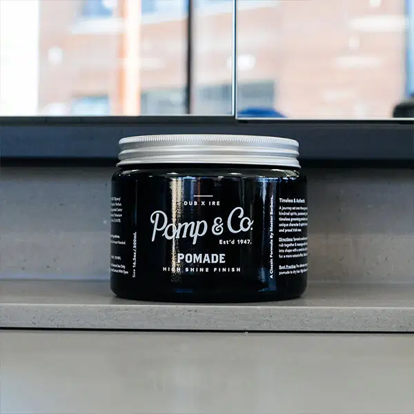 Stor pomade Gigantisk pomade på 500 ml. fra Pomp & Co.