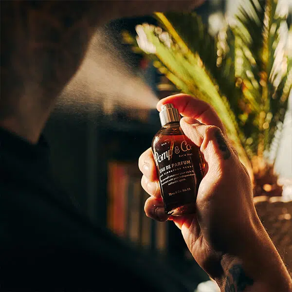 Pomp & Co. Eau De Parfum til mænd Lækker parfume fra Pomp & Co. sprøjtes på hals.